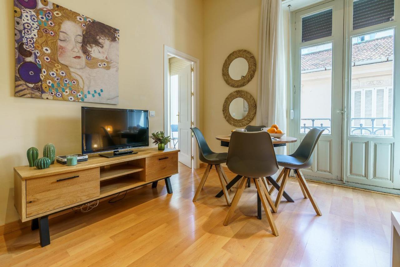 Bright Two-Bedroom Apartment In The Historic Center Málaga Esterno foto