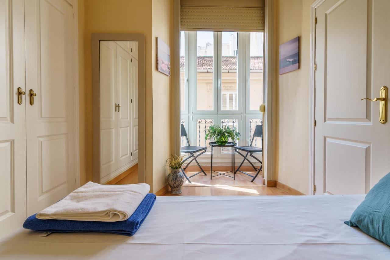 Bright Two-Bedroom Apartment In The Historic Center Málaga Esterno foto
