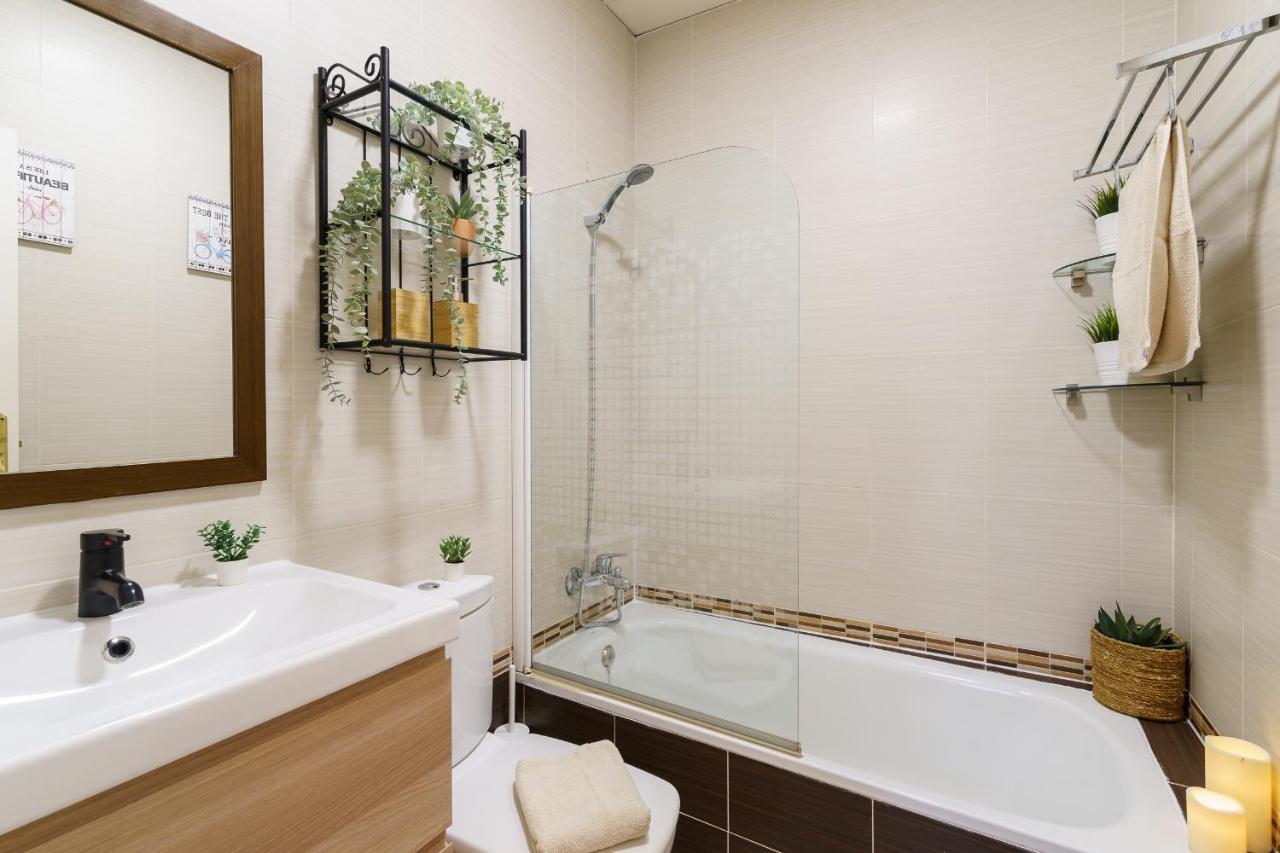 Bright Two-Bedroom Apartment In The Historic Center Málaga Esterno foto